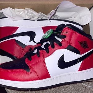 Red black and white dunk mids Chicago black toe